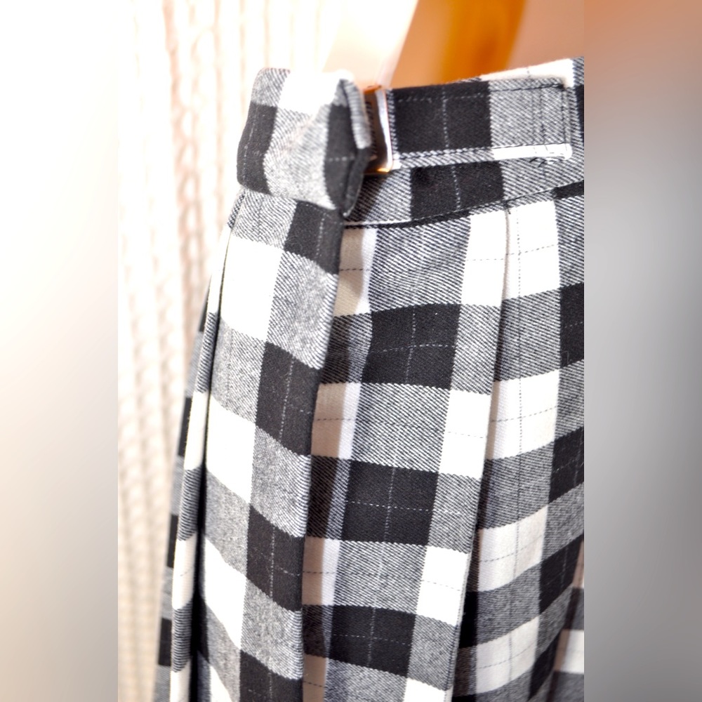 NWT Ochenta Black and White Plaid Pleated Heavy Material Skirt Women’s Size 4 - Picture 2 of 8